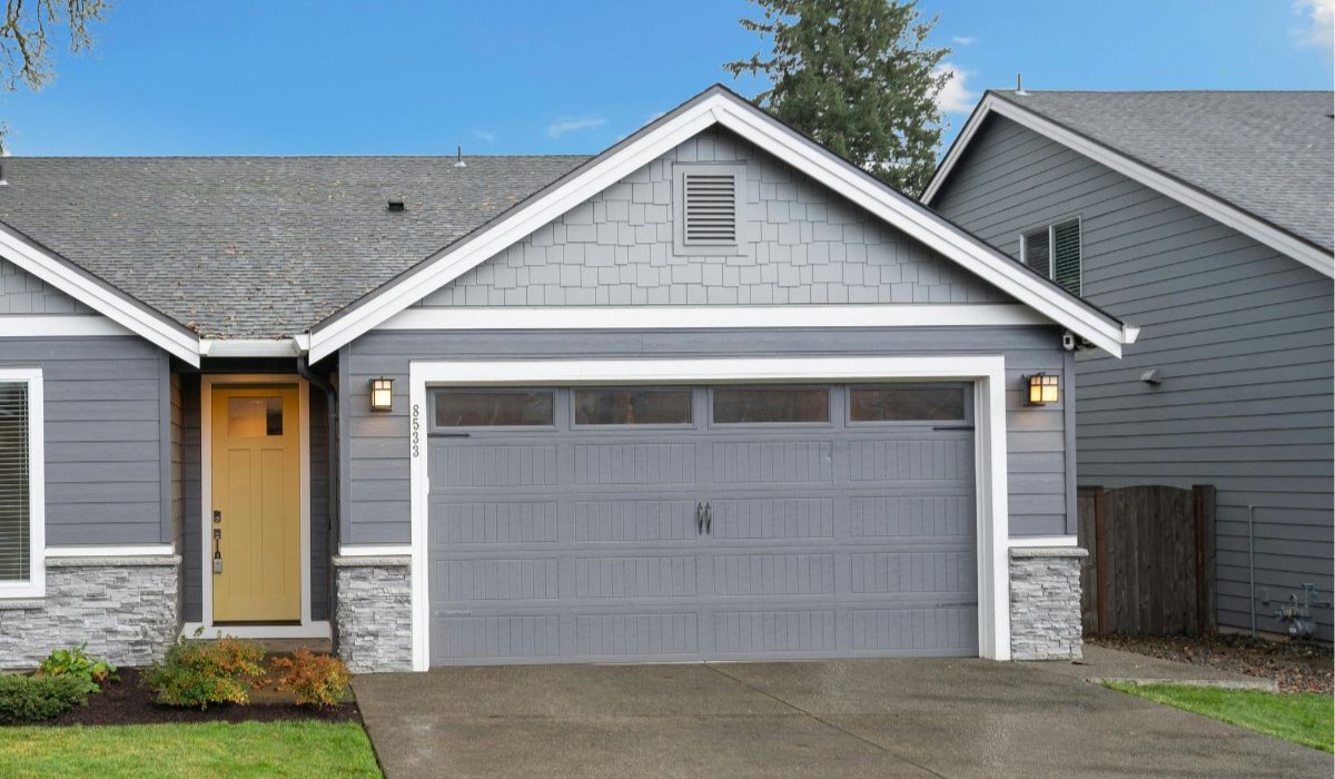 Residential garage door style 09 installed by Ace's Garage Door in San Francisco